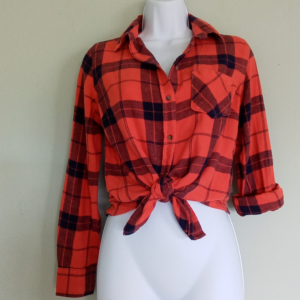 Merona red and navy plaid long sleeve shirt